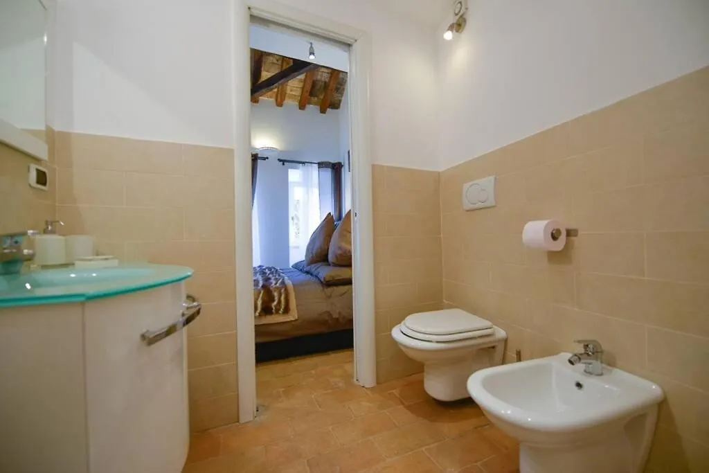 Ibernesi - Charming Apartment At The Roman Forums Italia