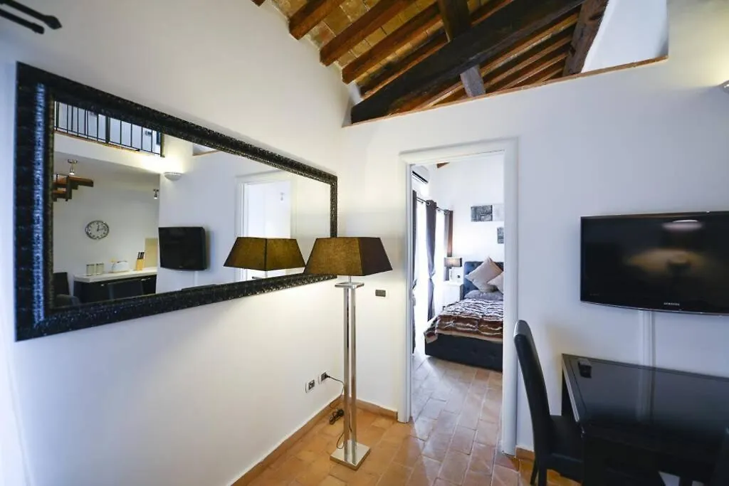 Ibernesi - Charming Apartment At The Roman Forums Italia