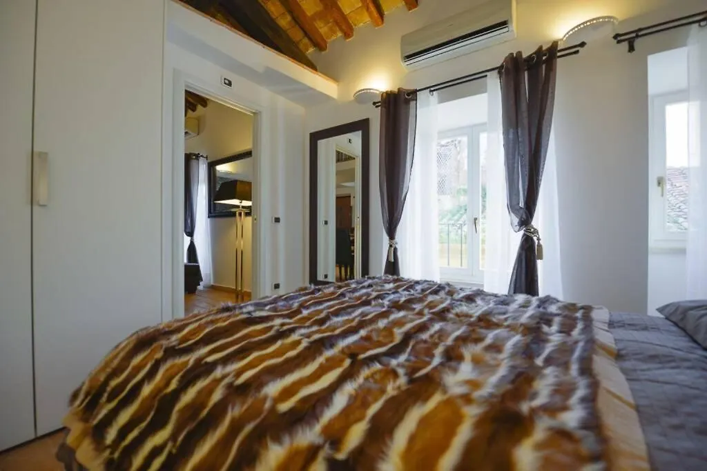 Ibernesi - Charming Apartment At The Roman Forums Rom
